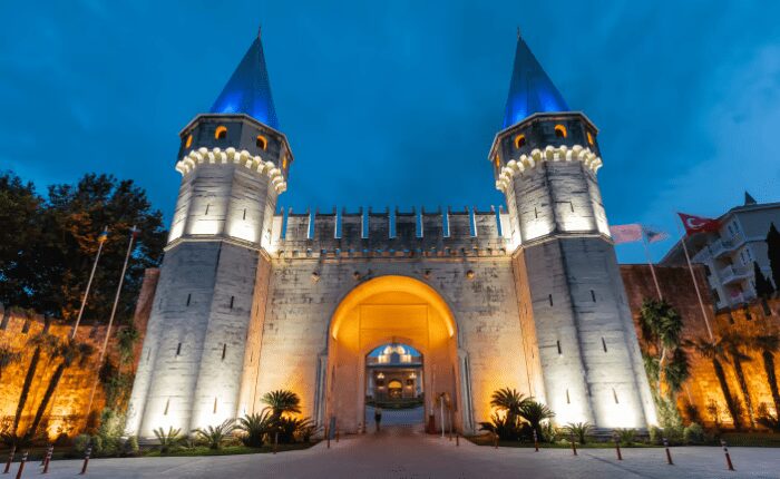 Istanbul escorted old city tour at Topkapi Palace